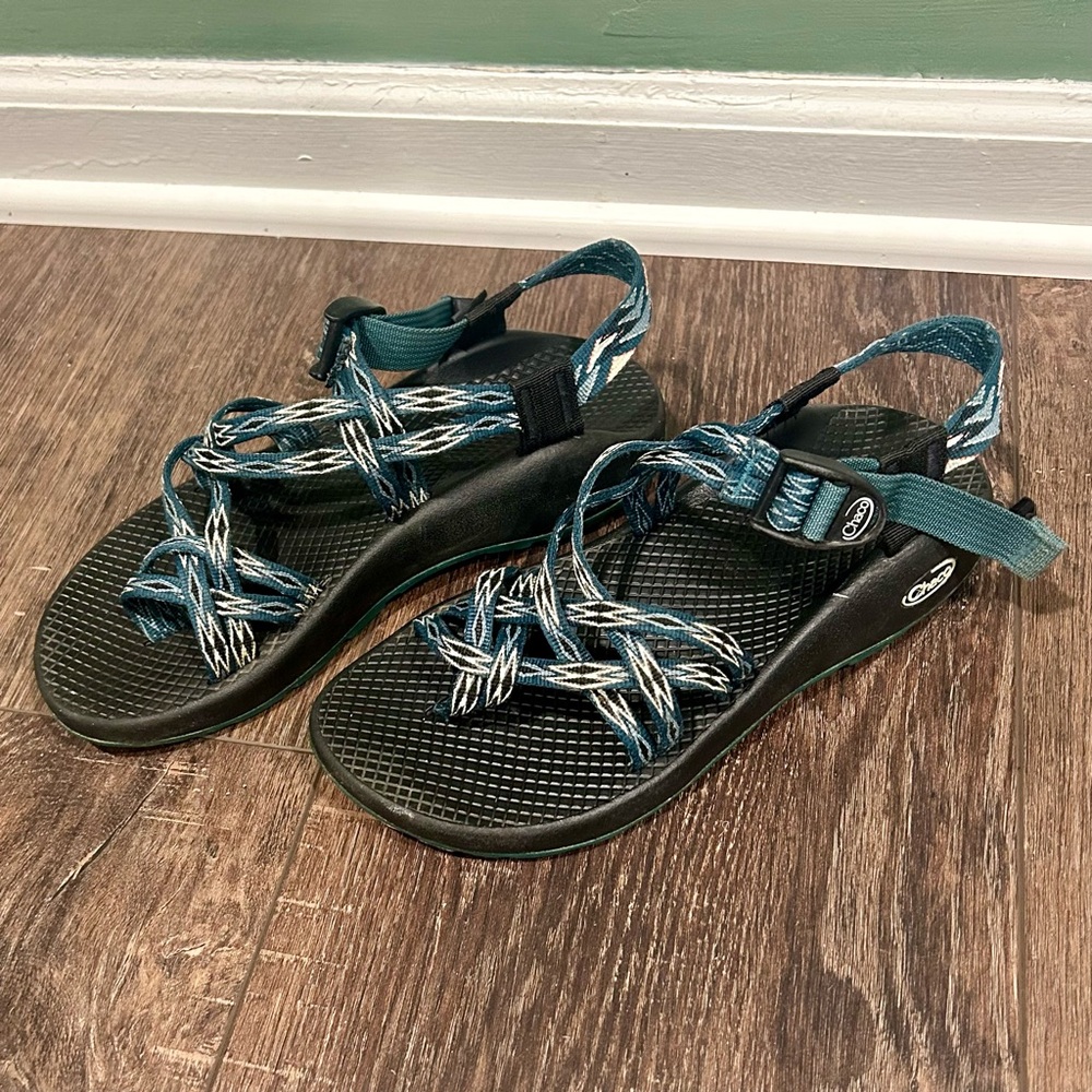 🌸 Chaco Sandals, size 8